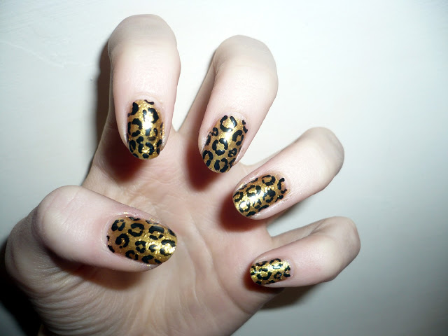 Gold leopard nail art!