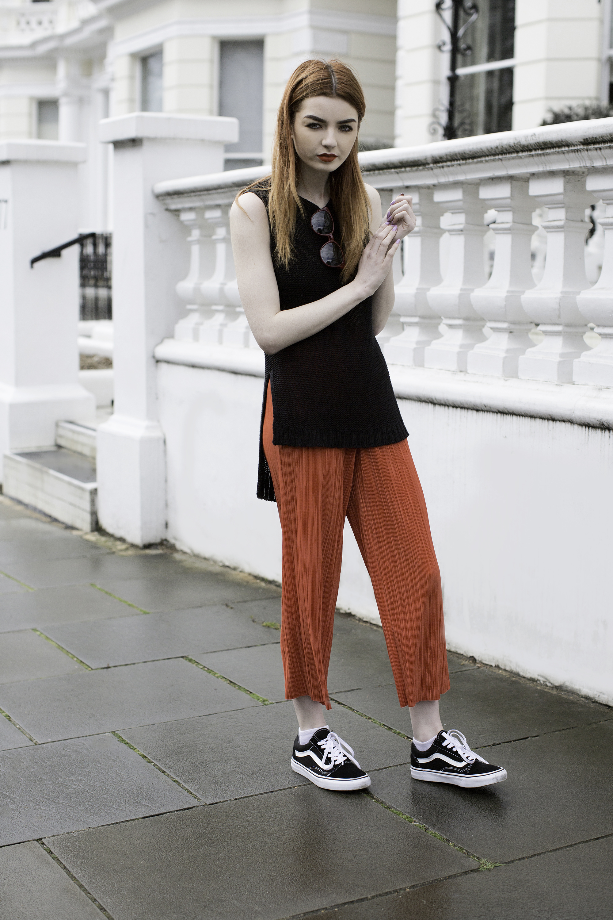 red-pleated-trousers