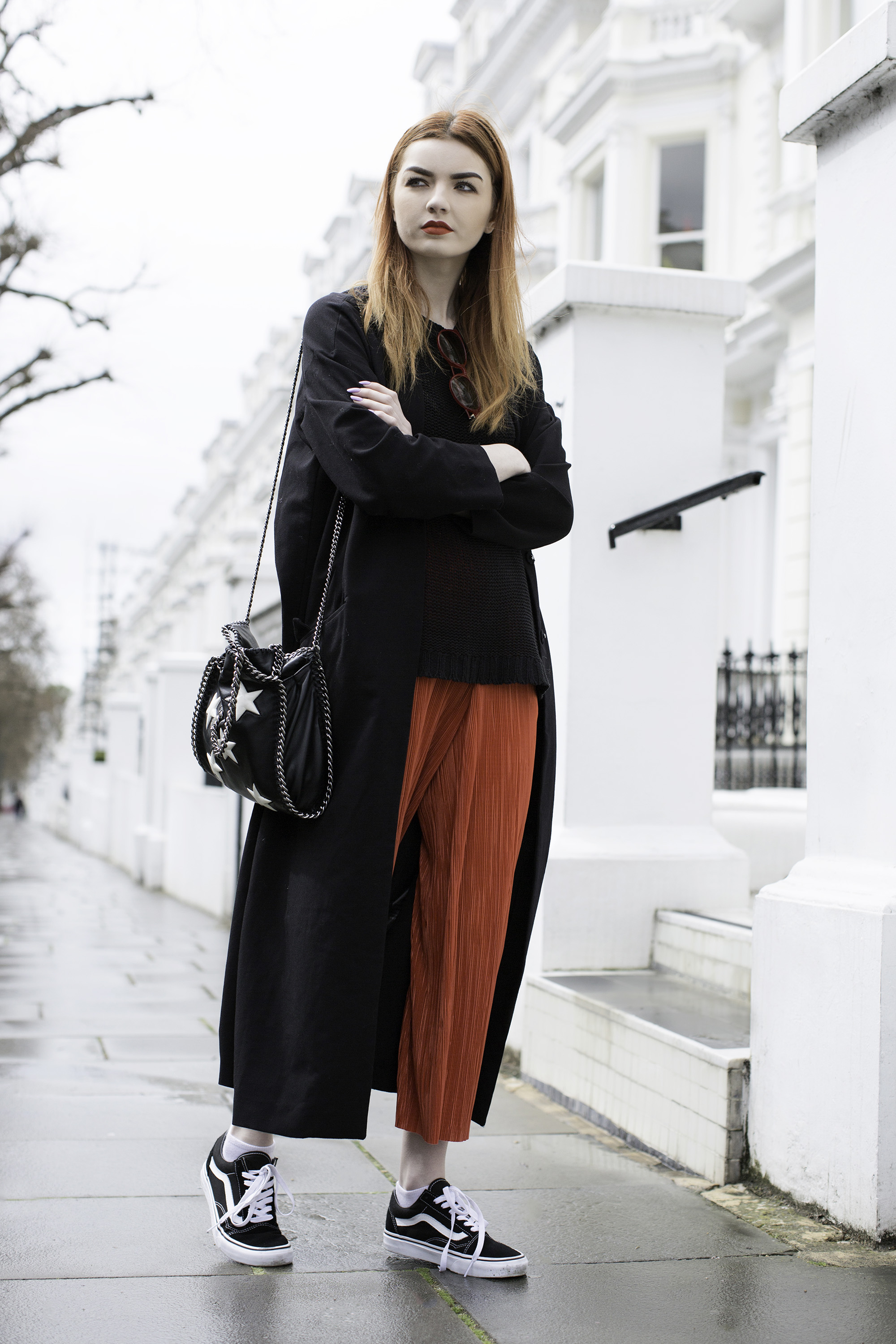 red-pleated-trousers