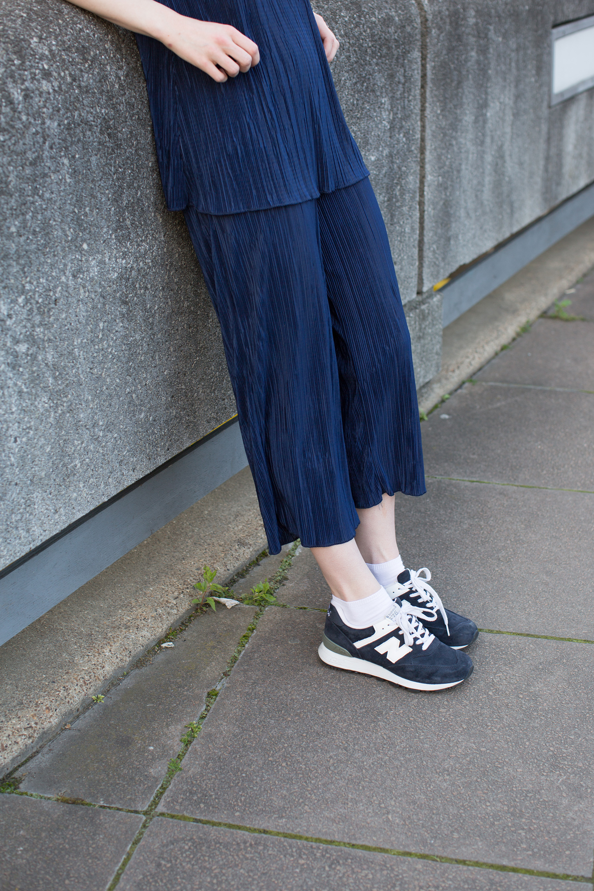 navy-pleated-coord